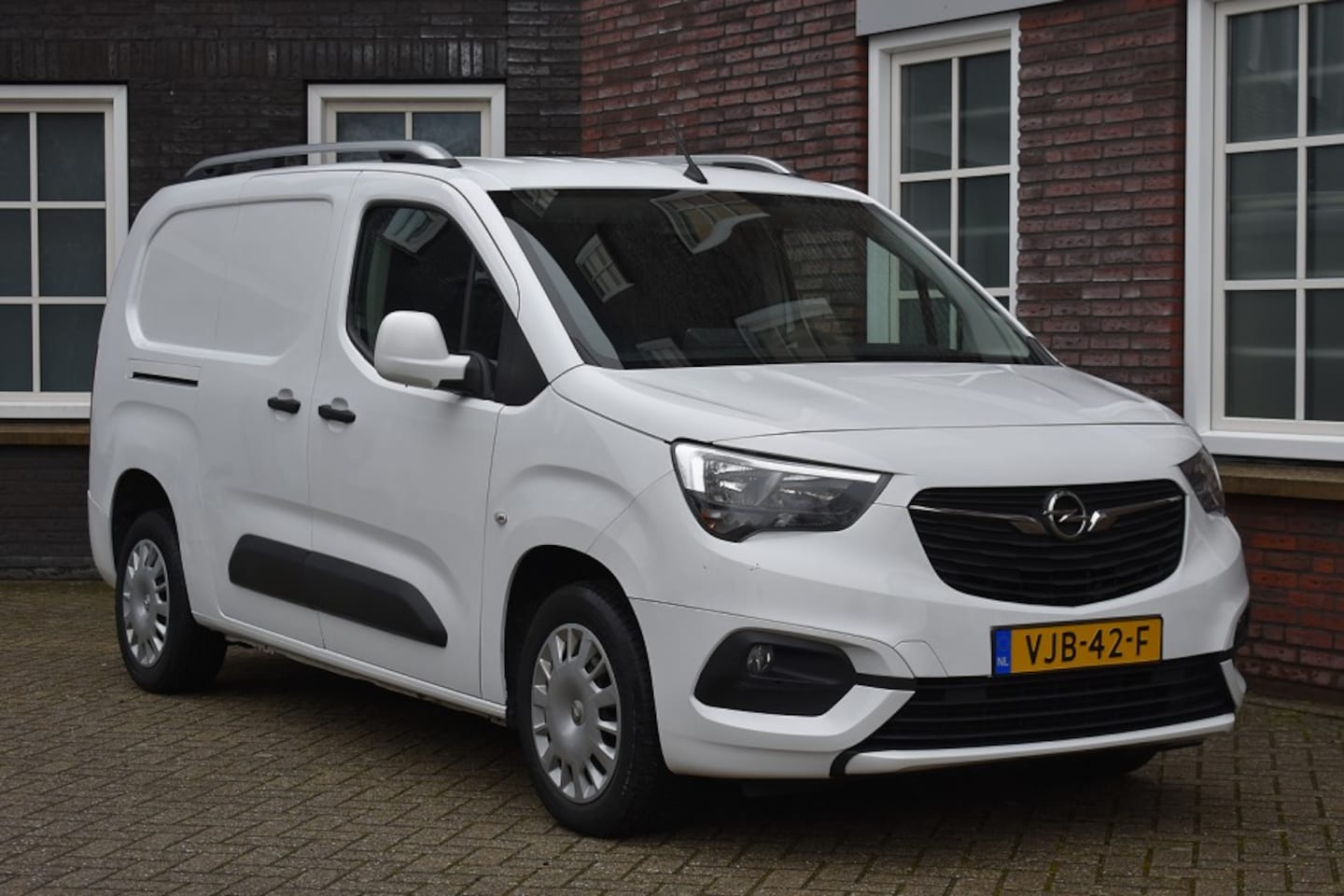 Opel Combo - 1.5D L2H1 Edition Wij zijn op afspraak geopend! Graag bellen voor uw komst. - AutoWereld.nl
