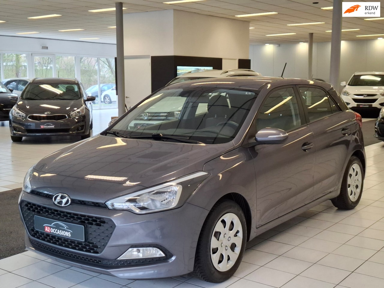 Hyundai i20 - 1.2 4 Cilinder Navi/Camera/Bluetooth/Stoel en stuurverwarming! - AutoWereld.nl