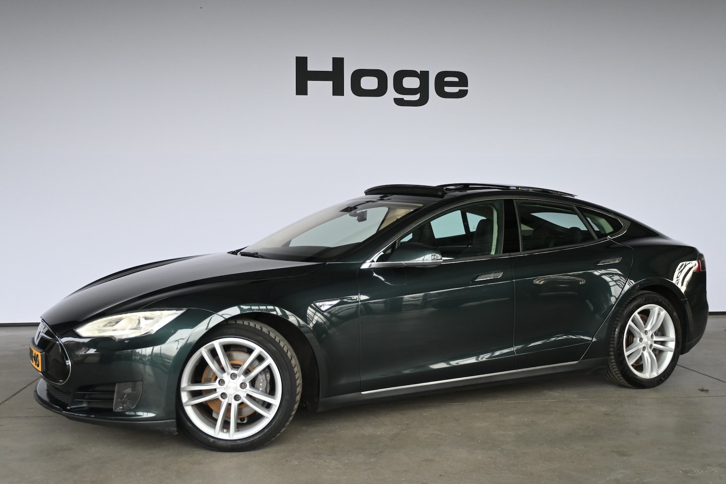 Tesla Model S - 60 Base Automaat Clima Panoramadak LED FREE SUPERCHARGE! Rijklaarprijs Inruil Mogelijk. - AutoWereld.nl