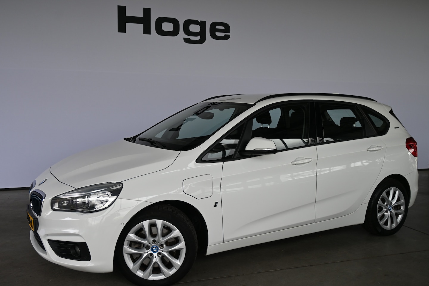 BMW 2-serie Active Tourer - 225xe iPerformance Automaat Clima Navigatie LED Rijklaarprijs Inruil Mogelijk! - AutoWereld.nl