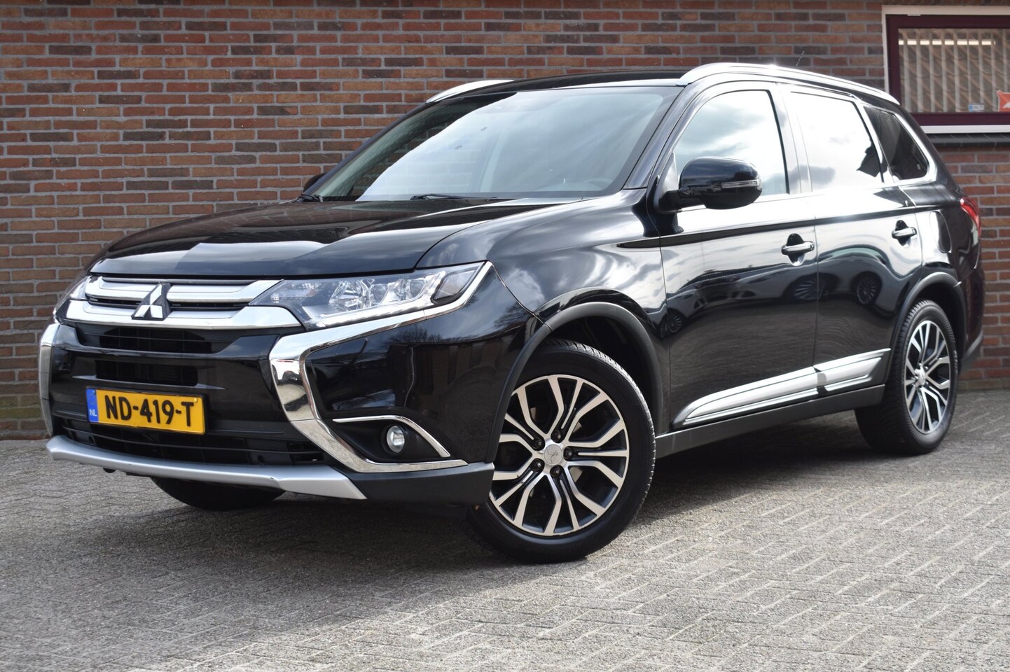 Mitsubishi Outlander - 2.0 Executive Edition 7 Persoons '17 Navi Clima Cruise Inruil mogelijk - AutoWereld.nl