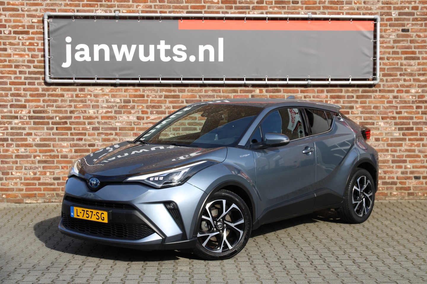Toyota C-HR - 1.8 Hybrid Business Plus + LED Pack - AutoWereld.nl