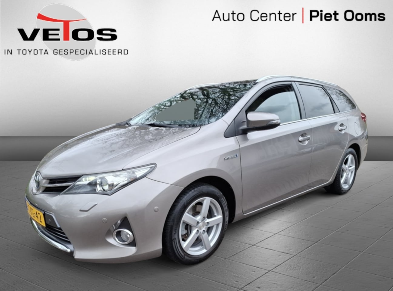 Toyota Auris Touring Sports - 1.8 Hybr. Lease Panoramdak Parkeersensoren voor + achter - AutoWereld.nl