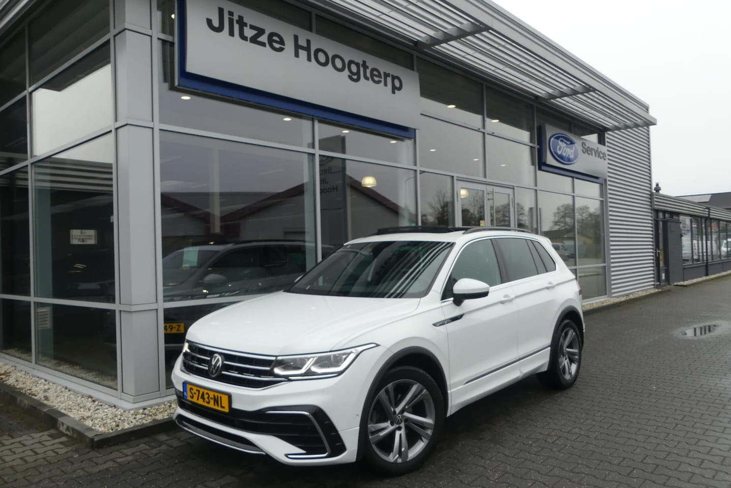 Volkswagen Tiguan - 1.5 TSI R-Line Business+ ELEKT. TREKHAAK (1.800KG), PANO, WINTER PACK, ADAPT. CRUISE, CLIM - AutoWereld.nl