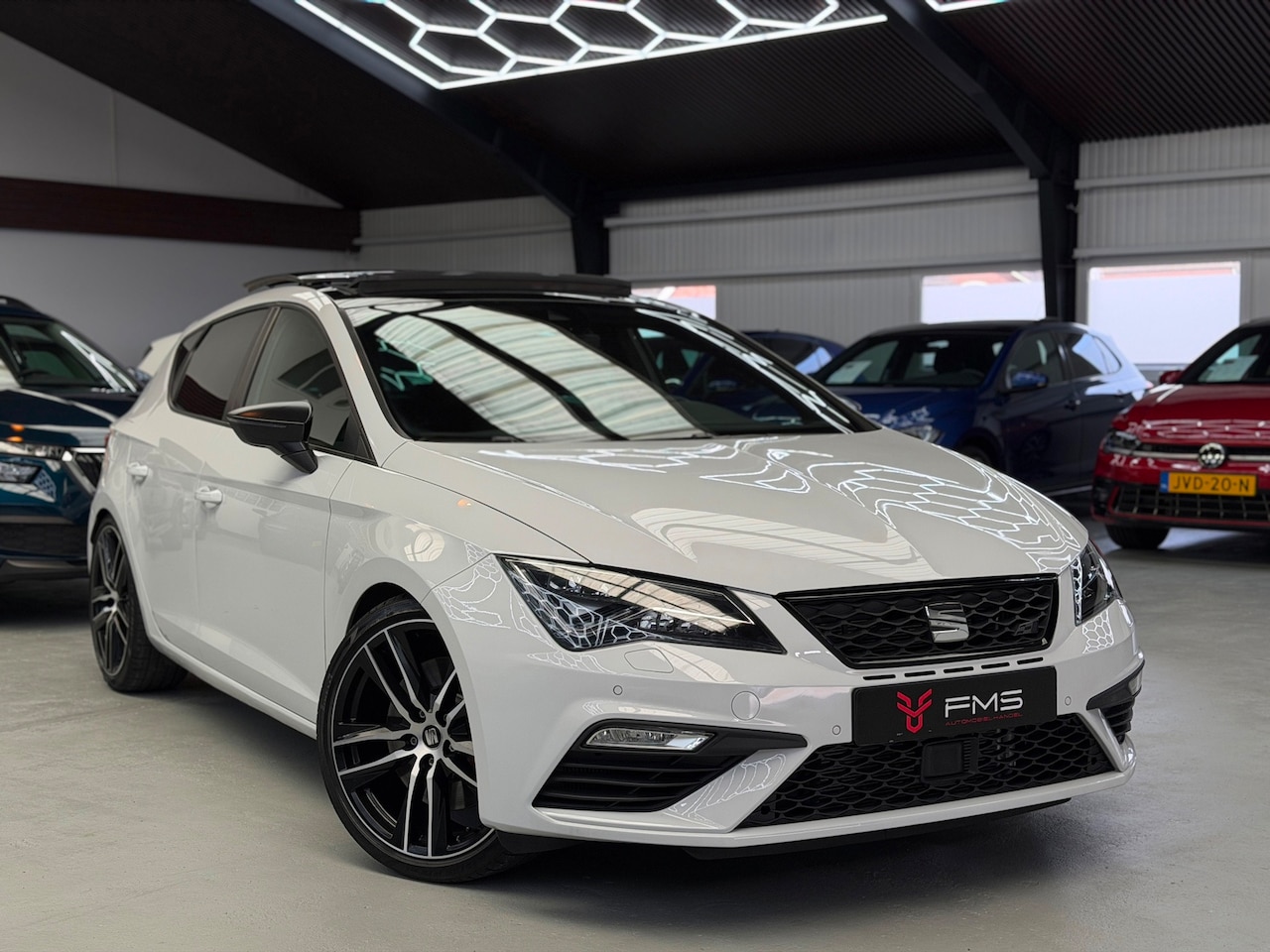 SEAT Leon - 2.0 TSI CUPRA 300 Panorama CarPlay - AutoWereld.nl