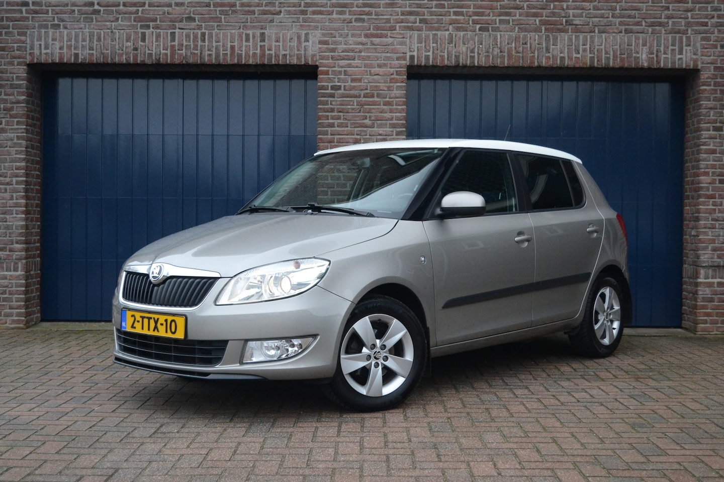 Skoda Fabia - 1.2 TSI Drive | Trekhaak | Airco | Navigatie | Xenon | Cruise | Dealer onderhouden - AutoWereld.nl