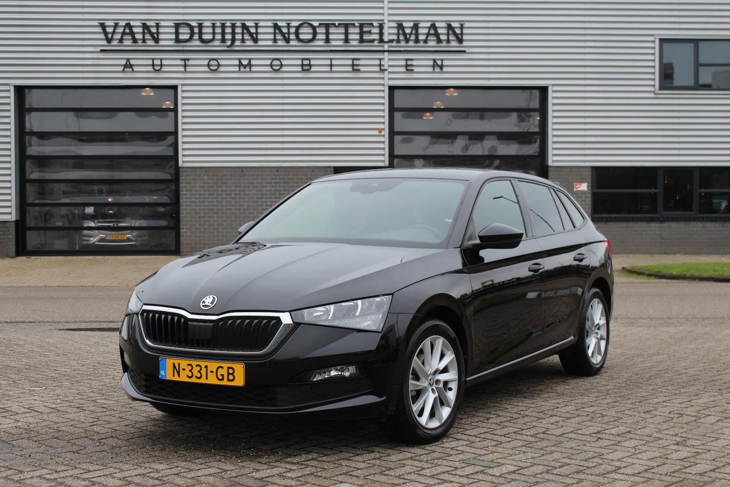 Skoda Scala - 1.0 TSI Sport Business / Virtual / Stoelverwarming / N.A.P. - AutoWereld.nl