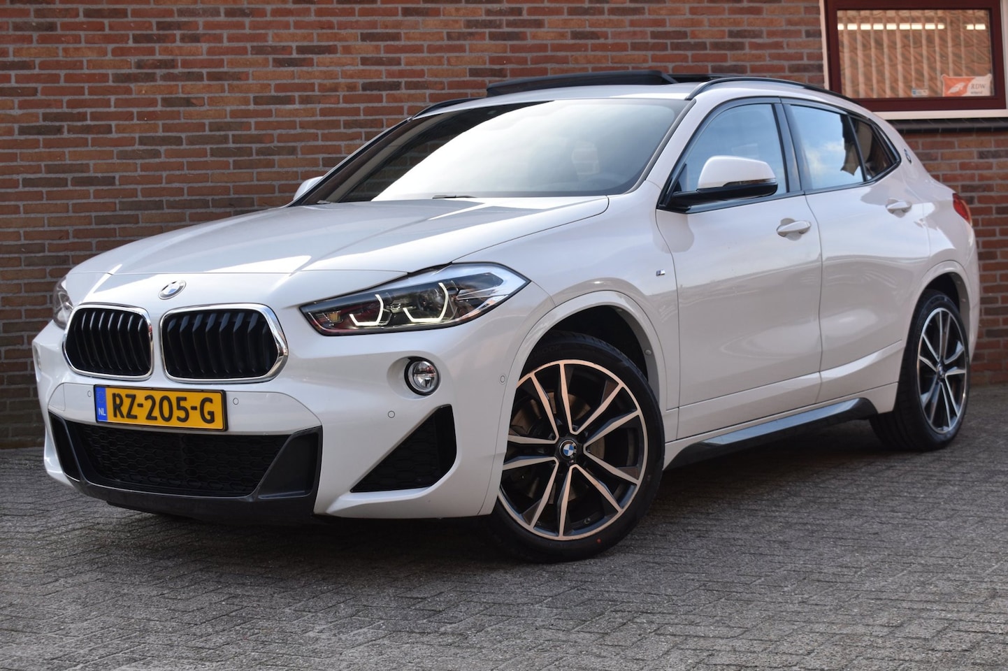 BMW X2 - SDrive20i High Executive '18 Pano LED M Pakket Leder CLima Navi Cruise - AutoWereld.nl