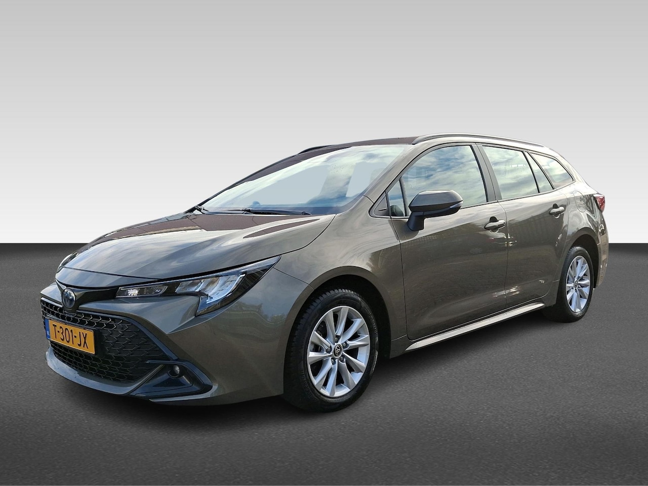 Toyota Corolla Touring Sports - 1.8 Hybrid Active | AUT | NAV | CARPLAY | CLIMATE - AutoWereld.nl
