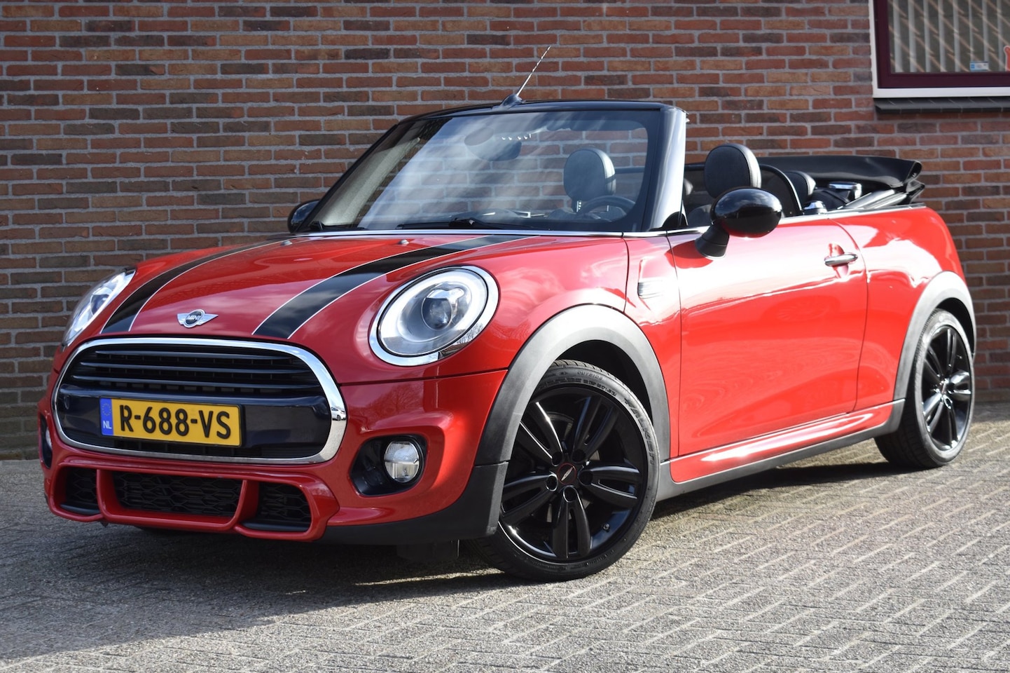 MINI Cabrio - Mini 1.5 Cooper Chili Serious Business '16 LED Navi Clima Cruise Inruil mogelijk - AutoWereld.nl