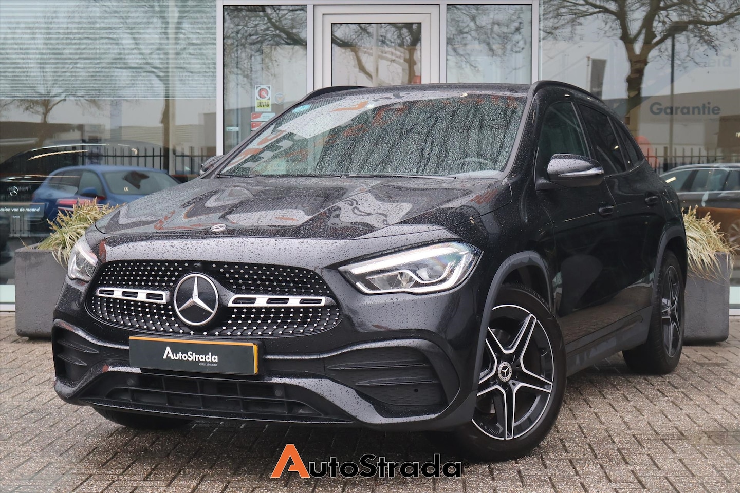 Mercedes-Benz GLA-Klasse - 180 AMG-Line 136pk | Cruise | Climate | Navigatie | Virtual | Sfeer | LED | Camera - AutoWereld.nl