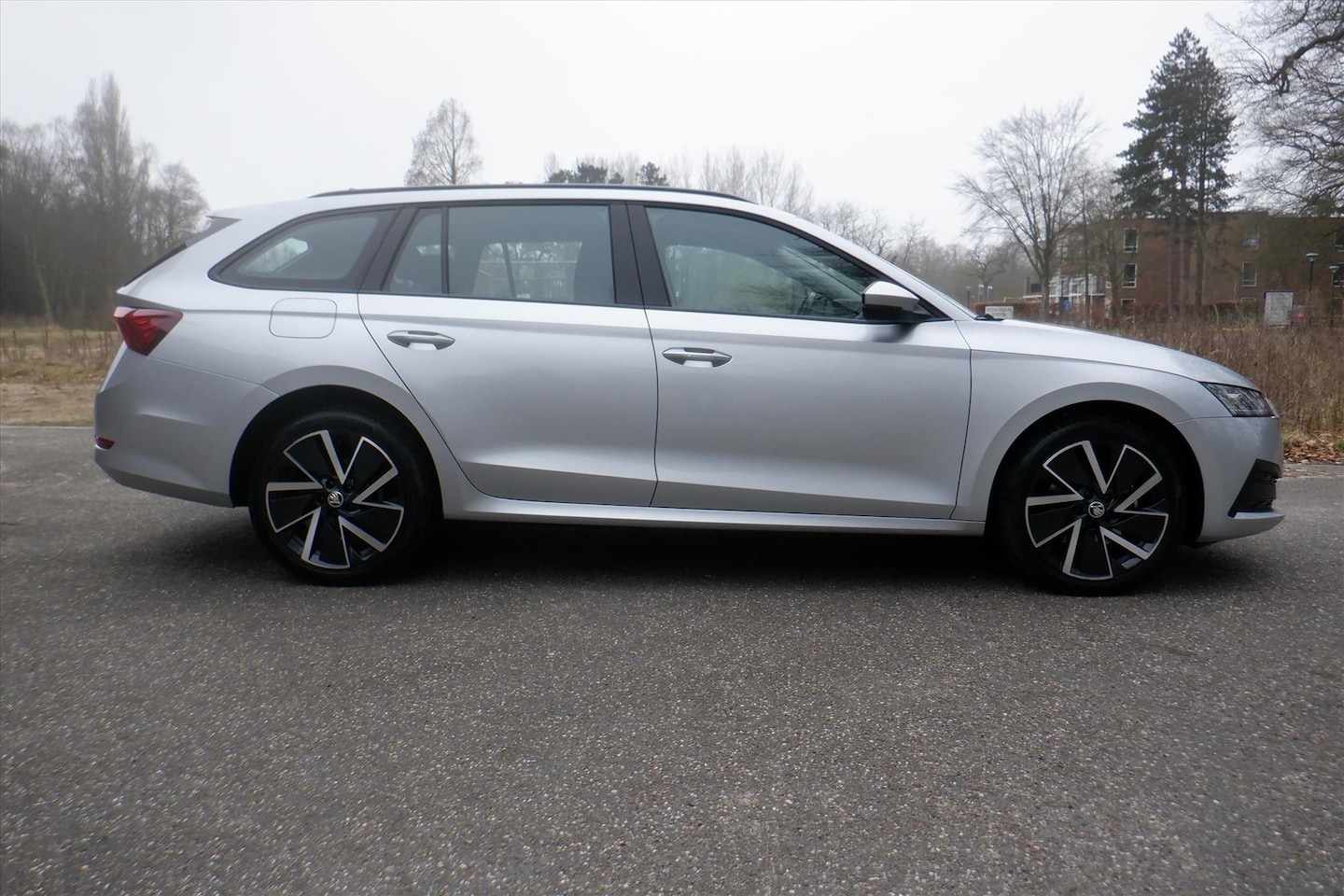 Skoda Octavia Combi - 1.4 TSI iV 245pk PHEV DSG Business-67.000KM-CAMERA-CARPLAY-BOVAG - AutoWereld.nl