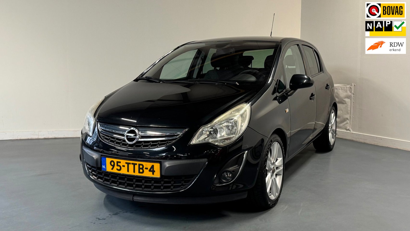 Opel Corsa - 1.4-16V Cosmo | NL-AUTO | PARKEERSEN. | CRUISE | BLUETOOTH | - AutoWereld.nl