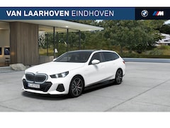 BMW 5-serie Touring - 530e M Sport Automaat / Panoramadak / Trekhaak / Bowers & Wilkins / Comfortstoelen / Adapt