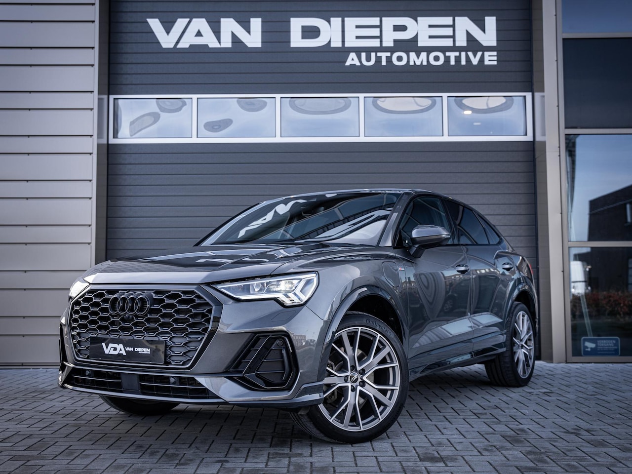 Audi Q3 Sportback - 45 TFSI e S Edition - Matrix l Sonos l 360cam l Sfeerver. - AutoWereld.nl