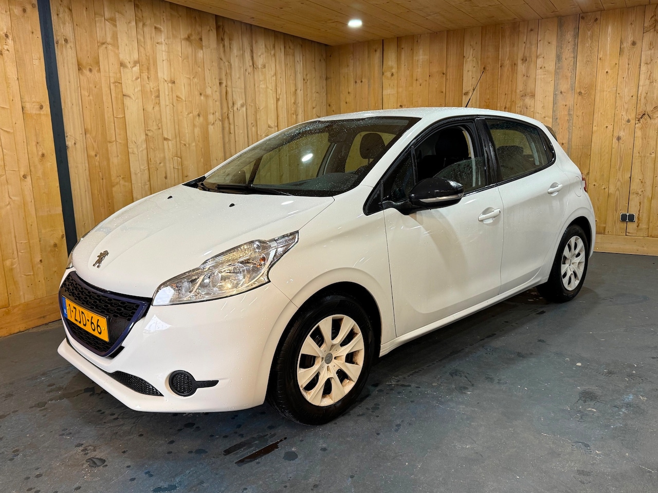 Peugeot 208 - 1.0 Like 2015 Wit 5-Deurs Airco 146.000 KM NL auto - AutoWereld.nl