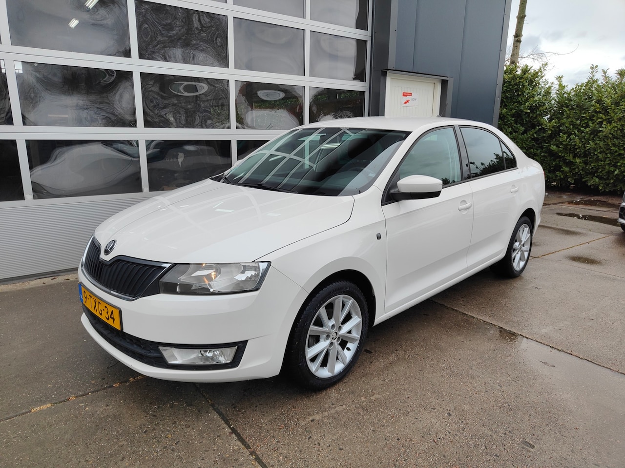 Skoda Rapid - 1.2 TSI Greentech Ambition Businessline Pro 1.2 TSI Greentech Ambition Businessline Pro 1e eigenaar - AutoWereld.nl