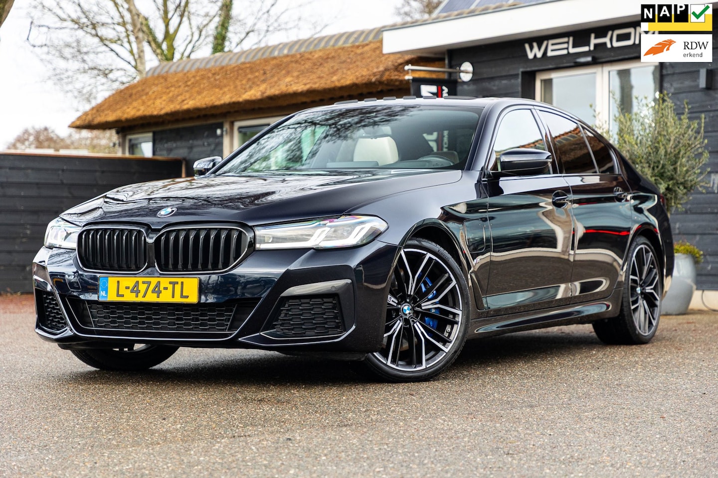 BMW 5-serie - 545e xDrive Business Edition Plus 94% I Schuifdak I H&K I Laser I M -sport I carbon I - AutoWereld.nl
