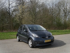 Toyota Aygo - 1.0-12V Sport .AUTOMAAT .5 Ders . LMV . Airco . Achter spoiler enz