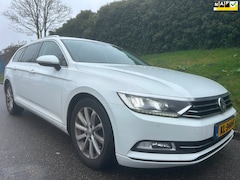 Volkswagen Passat Variant - 1.6 TDI Connected Series - Automaat - Panoramadak - Xenon - Navi