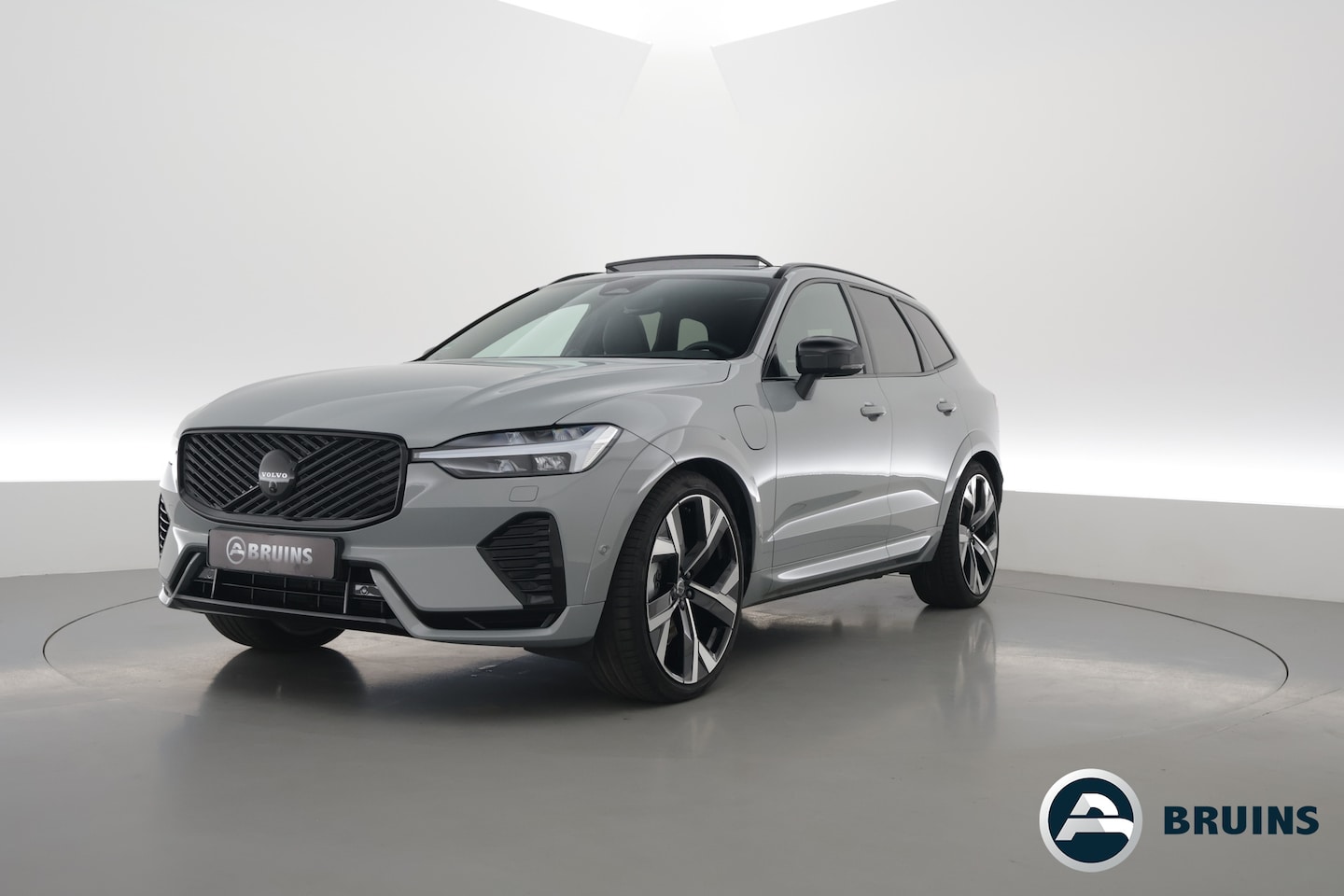 Volvo XC60 - 2.0 T8 Plug-in hybrid AWD Ultra Black Edition | Full Option | B&W Audio | Luchtvering | Tr - AutoWereld.nl