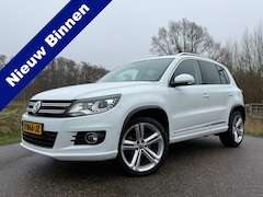 Volkswagen Tiguan - 2.0 TSI R-Line 4Motion Automaat | Panoramadak | 19" Velgen | Velours | Navi | Clima | PDC