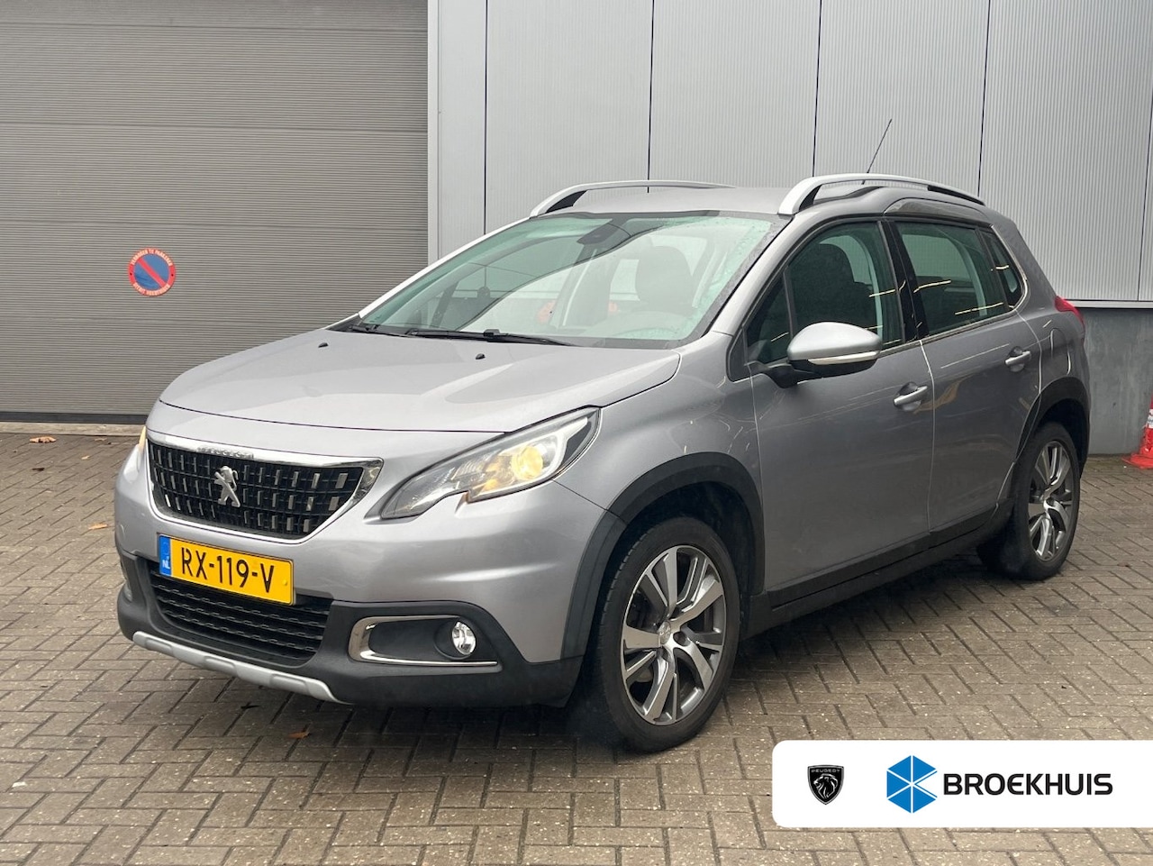 Peugeot 2008 - 1.2 PureTech Allure Volledig Lederen Bekleding | Trekhaak | Climate Control | Carplay | Cr - AutoWereld.nl