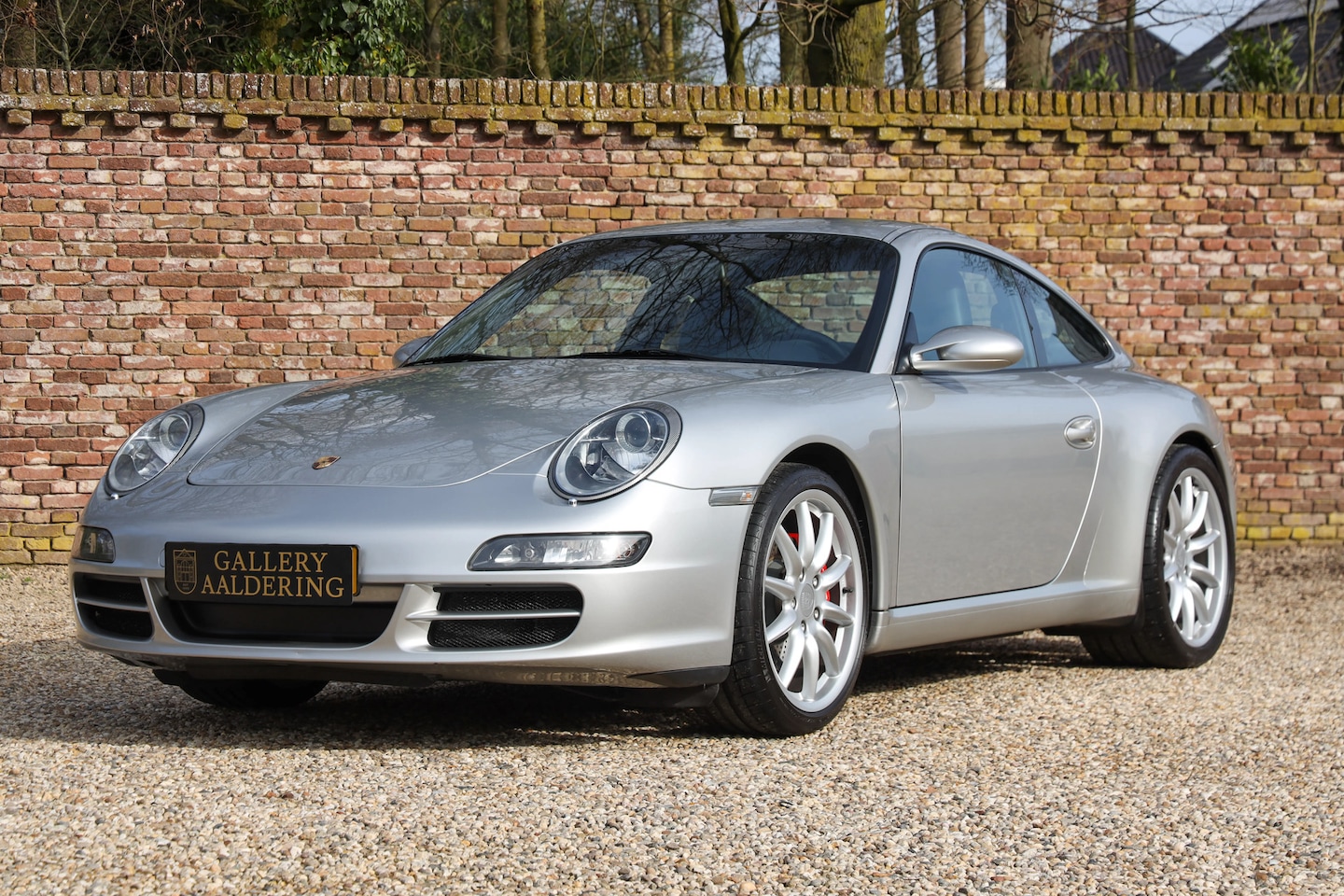 Porsche 911 - 997 Carrera S 3.8 Coupé "Six-speed manual gearbox" Livery in Arktissilber over dark blue f - AutoWereld.nl