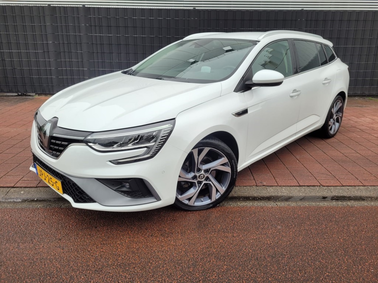 Renault Mégane E-Tech - Estate 1.6 Plug-In Hybrid 160 R.S. Line - AutoWereld.nl