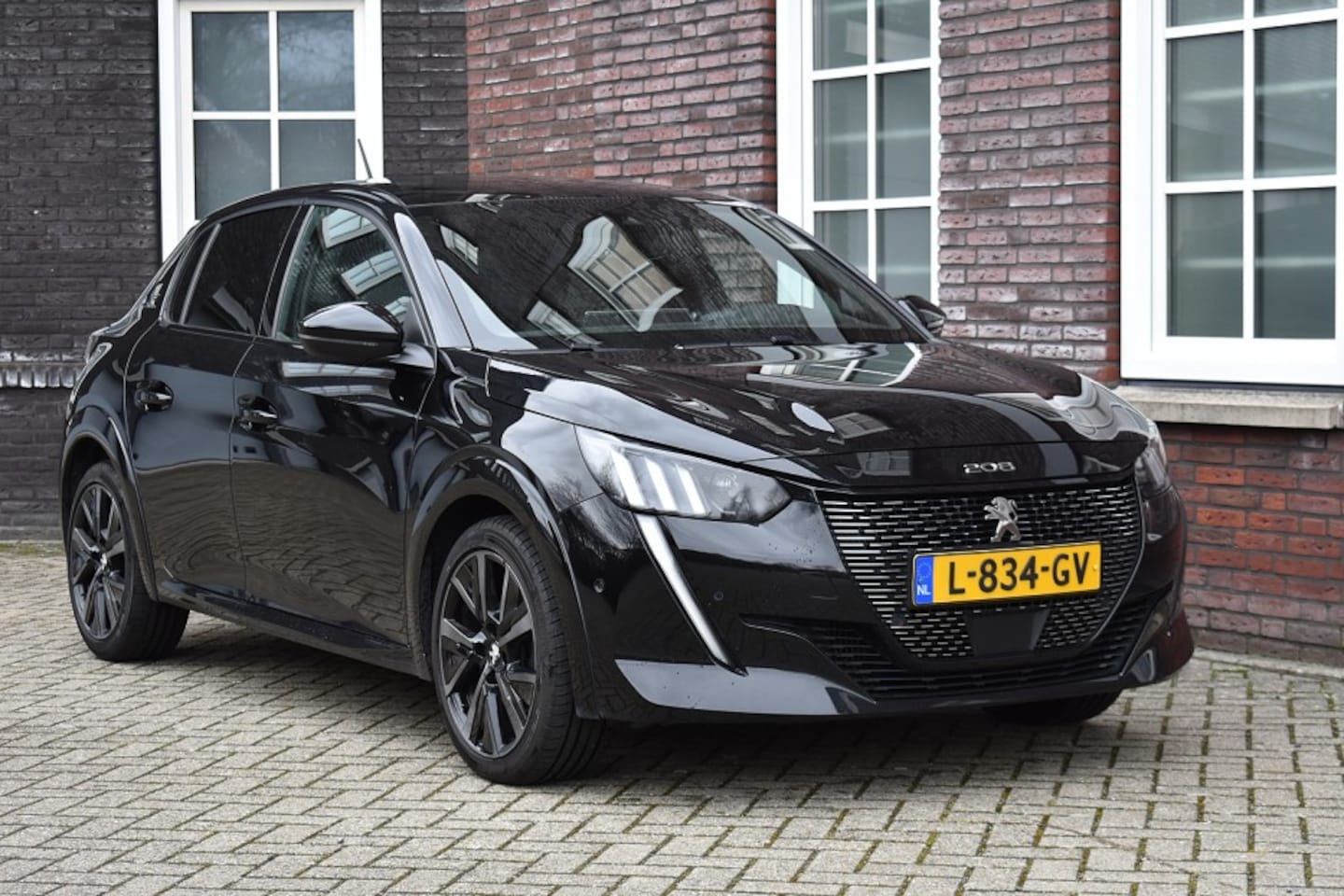 Peugeot 208 - 1.2 PureTech GT Pack Wij zijn op afspraak geopend! Graag bellen voor uw komst. - AutoWereld.nl