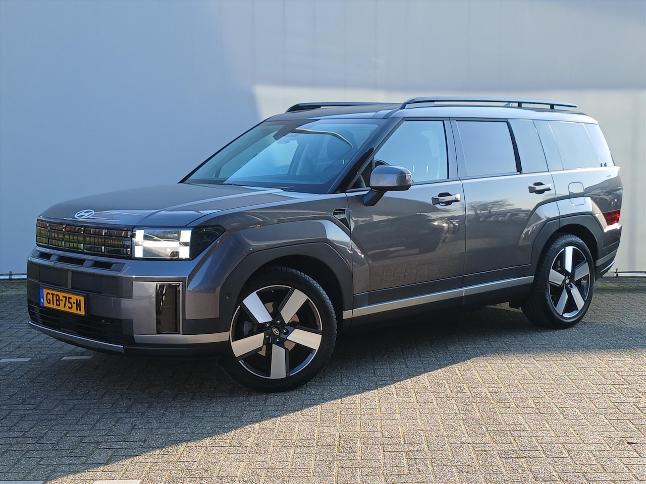 Hyundai Santa Fe - 1.6 T-GDi HEV 215pk Aut 2WD 7pl Premium | Navi | Cruise en Climate Control - AutoWereld.nl