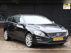 Volvo V60 - 1.6 D2 Momentum Navigatie/Parkeersensor/18"inch lmv/Trekhaak