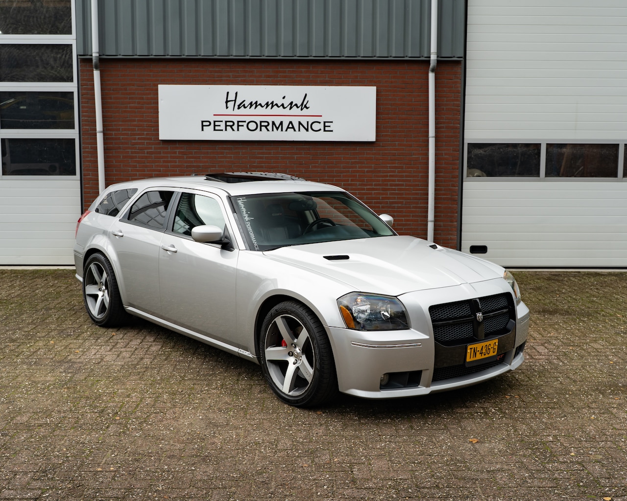 Dodge Magnum - SRT8 6.1L V8 - AutoWereld.nl