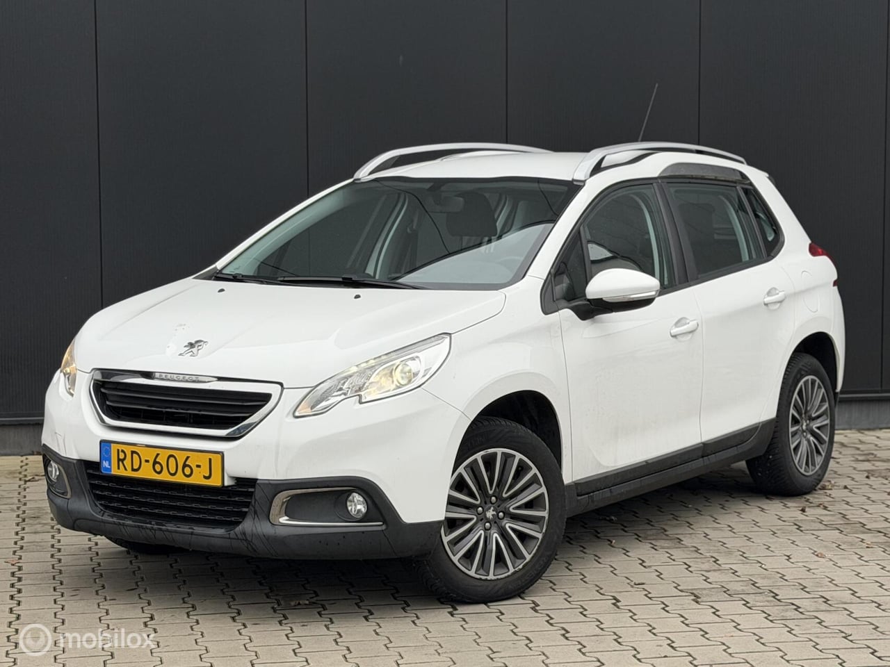 Peugeot 2008 - 1.2 82PK Active | CRUISE | TREKHAAK | STOELVERWARMING | - AutoWereld.nl