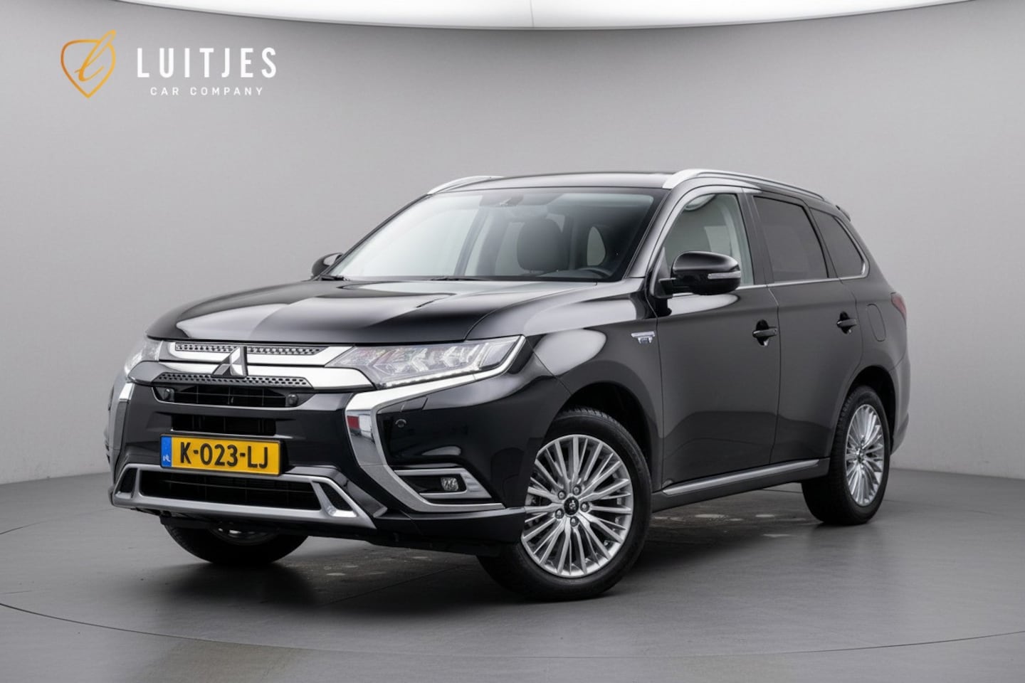 Mitsubishi Outlander - 2.4 PHEV 239pk Intense+|Full-option|Schuifdak|360°|Elek-a.klep|Trekhaak|Half-leder|Dealer- - AutoWereld.nl