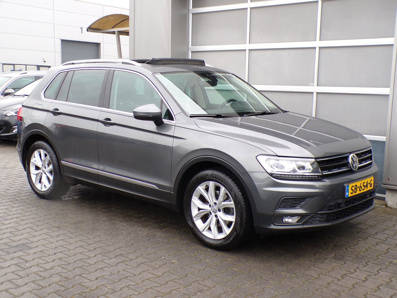 Volkswagen Tiguan - 1.4 TSI ACT Comfortline Business|Pano|ACC - AutoWereld.nl