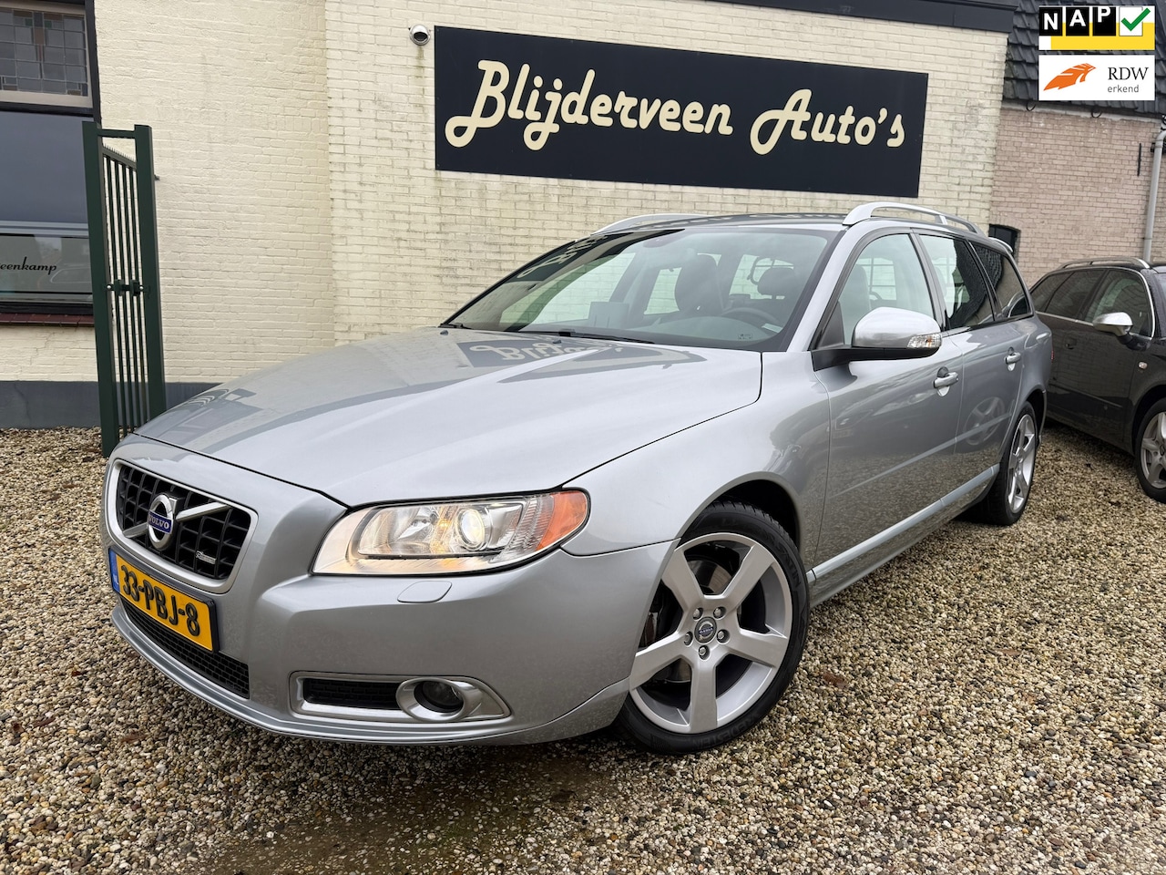 Volvo V70 - 2.0T R-Edition Org. NL | Leer | Stoel VW | Trekhaak - AutoWereld.nl