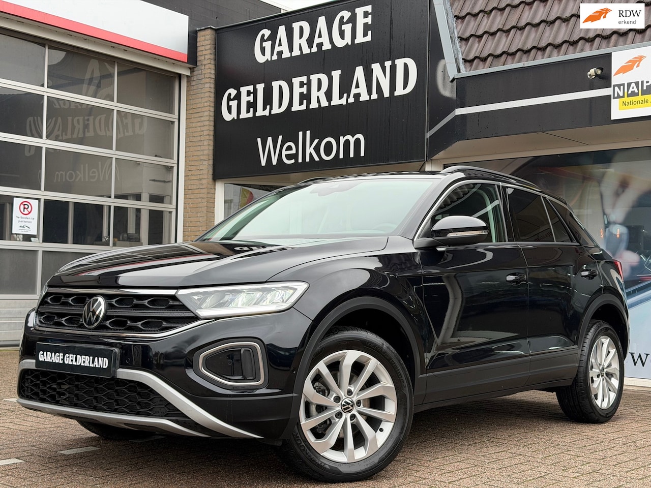 Volkswagen T-Roc - 1.5 TSI Black Edition | Full-Led | Navi | Camera | Apple/Android | ACC | Climate | Full-op - AutoWereld.nl