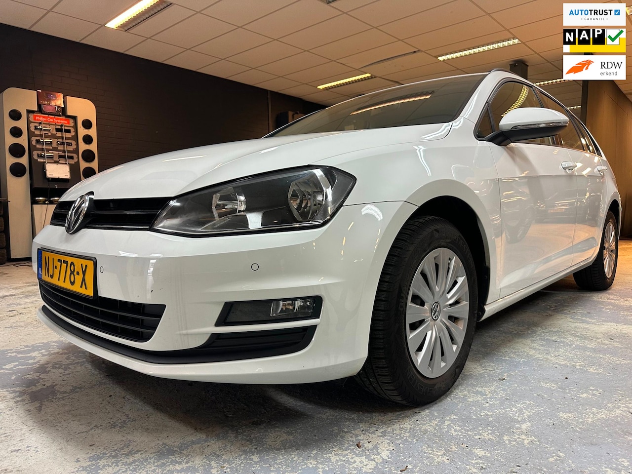 Volkswagen Golf Variant - 1.6 TDI BlueMotion DSG Navi Parkeersensoren Navi 1eigenaar NAP NL - AutoWereld.nl