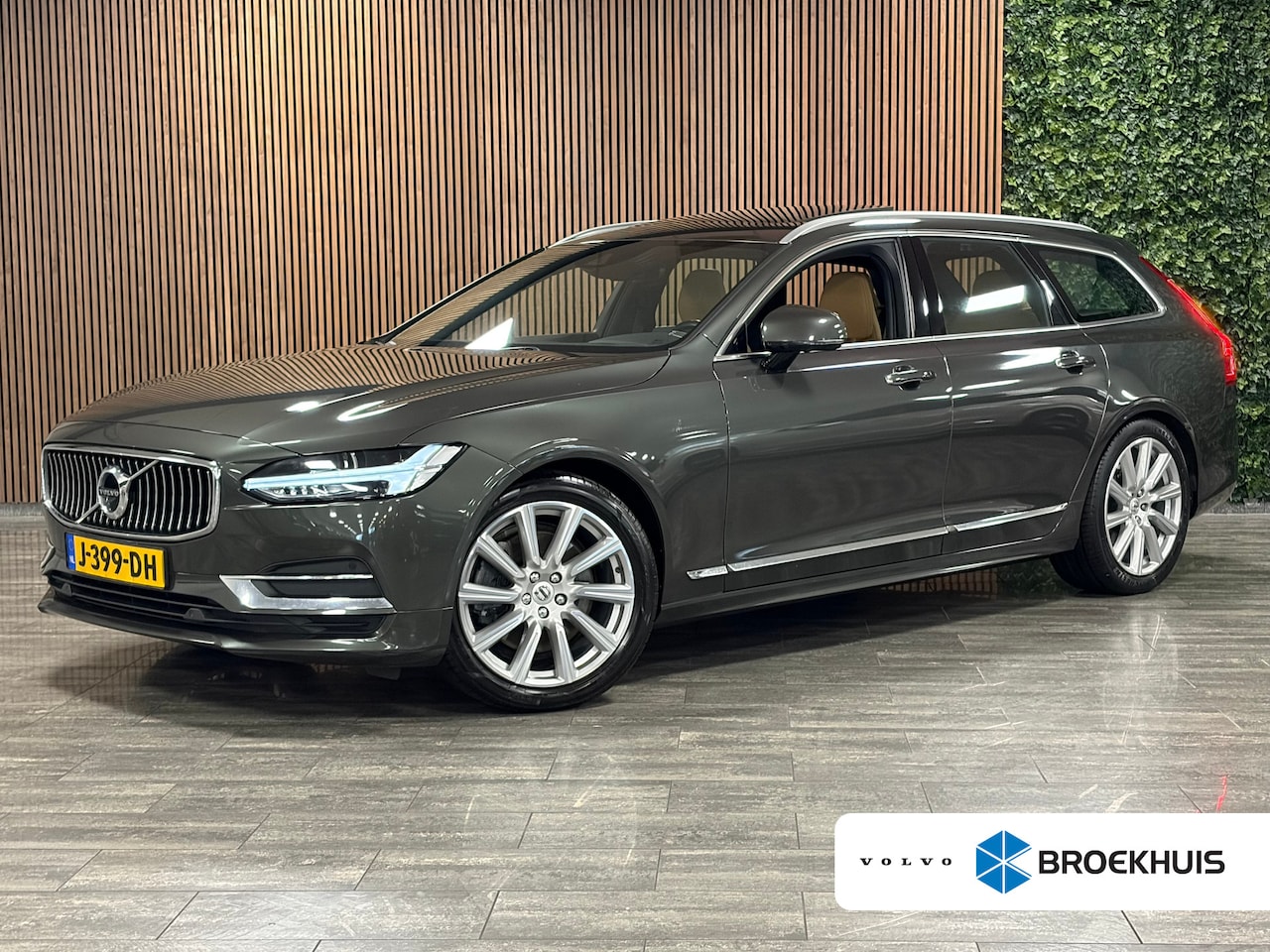 Volvo V90 - T4 Aut. Inscription Luxury | Vol! | Trekhaak | Stoelventilatie | Schuifdak | 360° Camera | - AutoWereld.nl