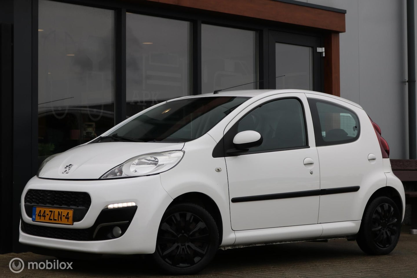 Peugeot 107 - 1.0 Active | Airco | 5drs | elec. pakket - AutoWereld.nl