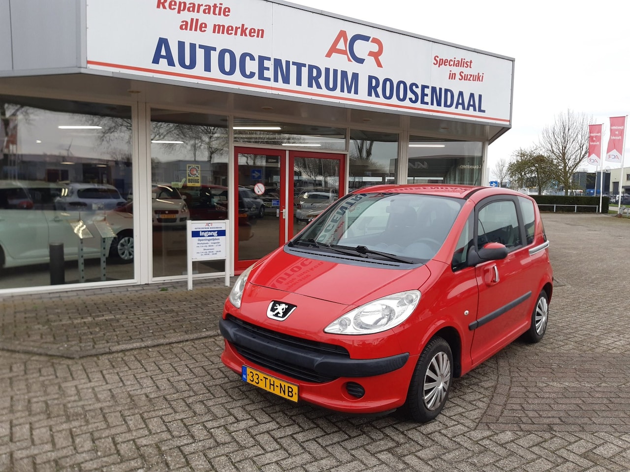 Peugeot 1007 - 1.4 Sesam Urban 1.4 Sesam Urban, apk tot 27-03-2027, 4 nieuwe all season banden ,trekhaak 107 - AutoWereld.nl