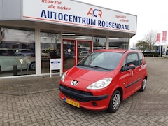 Peugeot 1007 - 1.4 Sesam Urban, apk tot 27-03-2027, 4 nieuwe all season banden , trekhaak 107