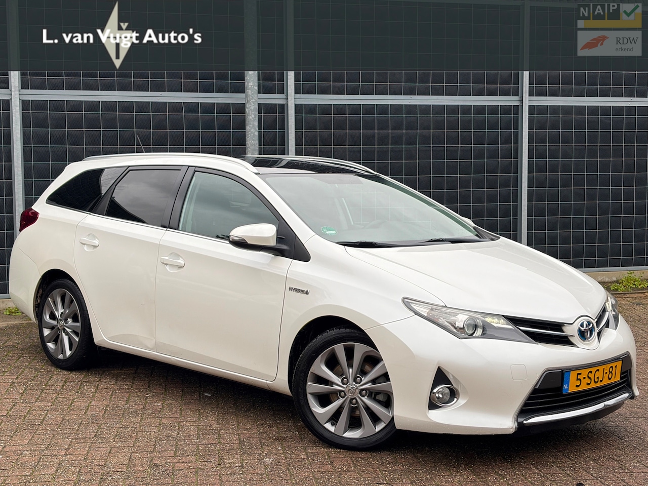 Toyota Auris Touring Sports - |1.8 Hybrid |Pano | clima | navi | - AutoWereld.nl