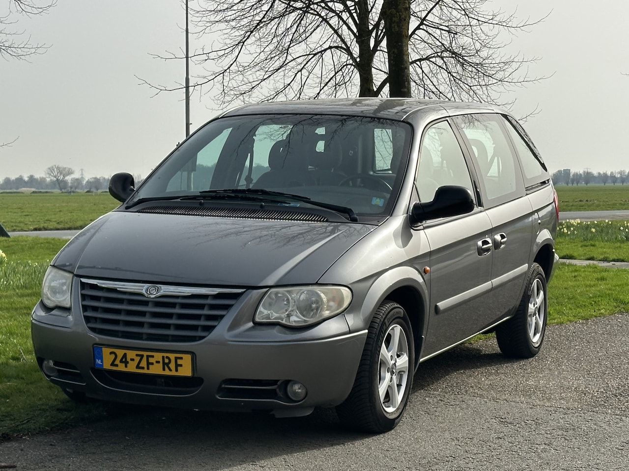 Chrysler Voyager - 3.3i V6 SE Rolstoel auto * Invalide auto - AutoWereld.nl