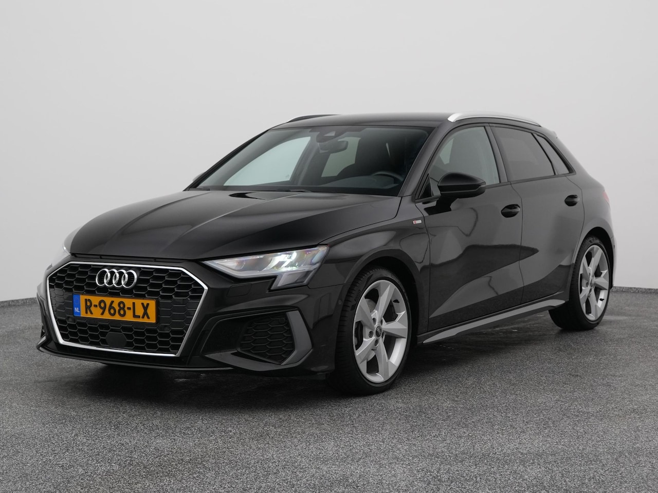 Audi A3 Sportback - 30 TFSI S edition | STOELVERW. | CRUISE | CARPLAY - AutoWereld.nl