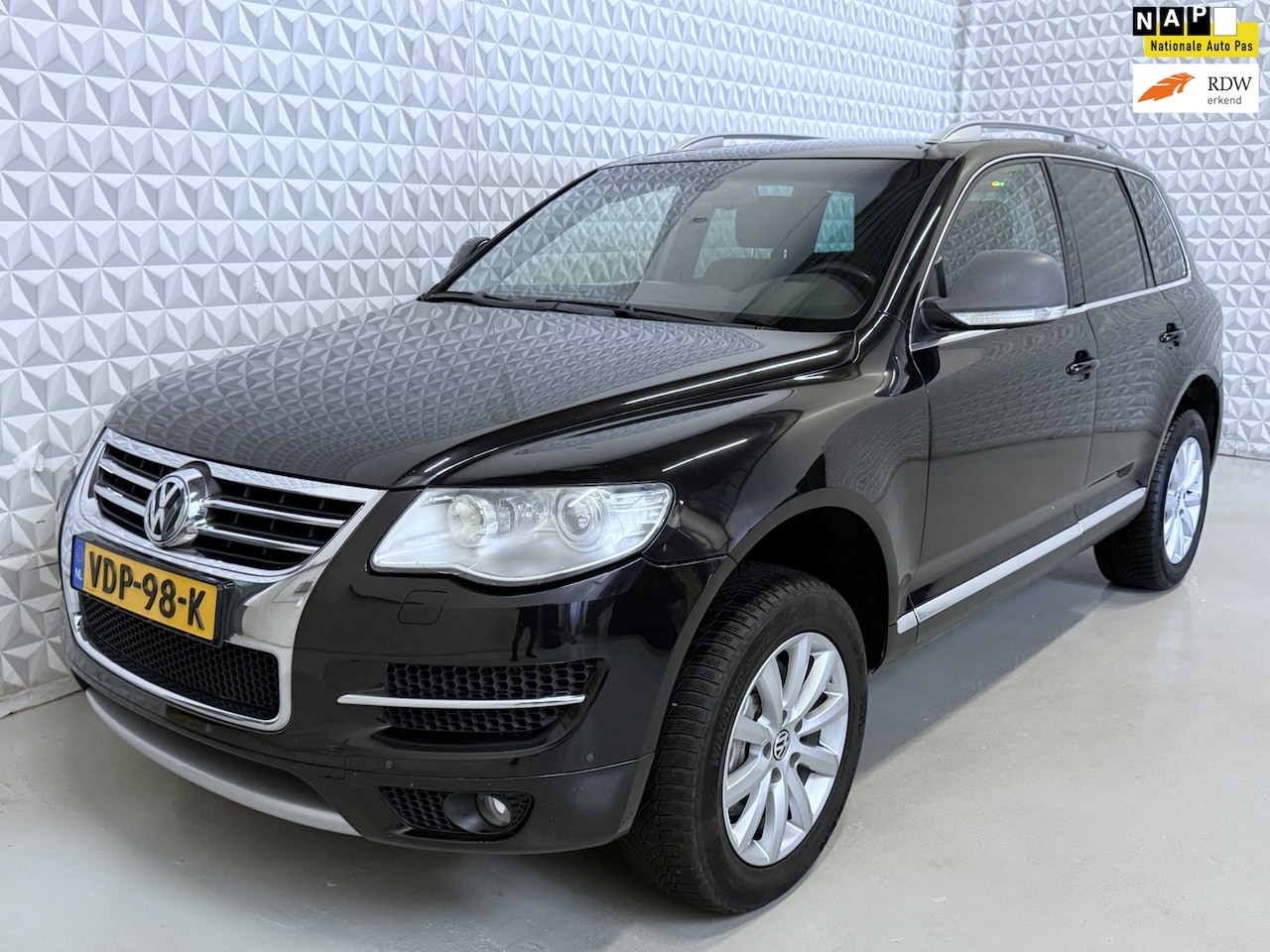 Volkswagen Touareg - 3.0 V6 TDI FACELIFT / GRIJS KENTEKEN(2006) - AutoWereld.nl