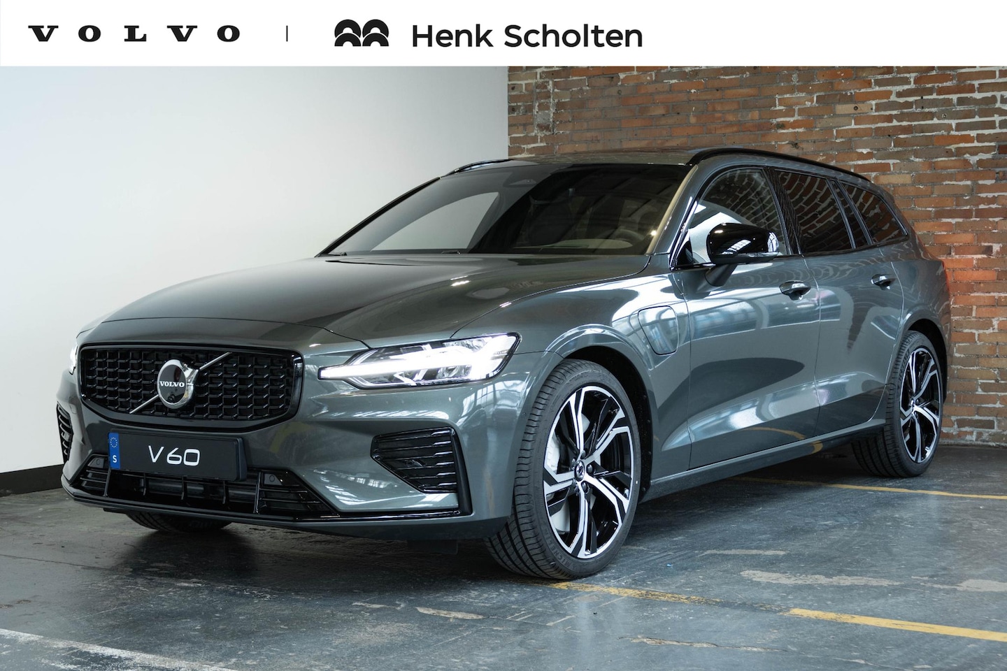 Volvo V60 - T8 Plug-in hybrid AWD Plus Dark | Panoramadak | Harman Kardon Premium Audio | 360° Parkeer - AutoWereld.nl