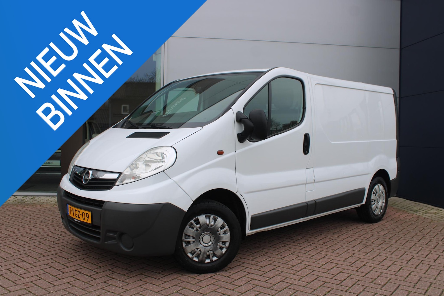 Opel Vivaro - 2.0 CDTI L1H1 Airco Trekhaak Betimmering Keurig nette besteller met nieuwe APK - AutoWereld.nl