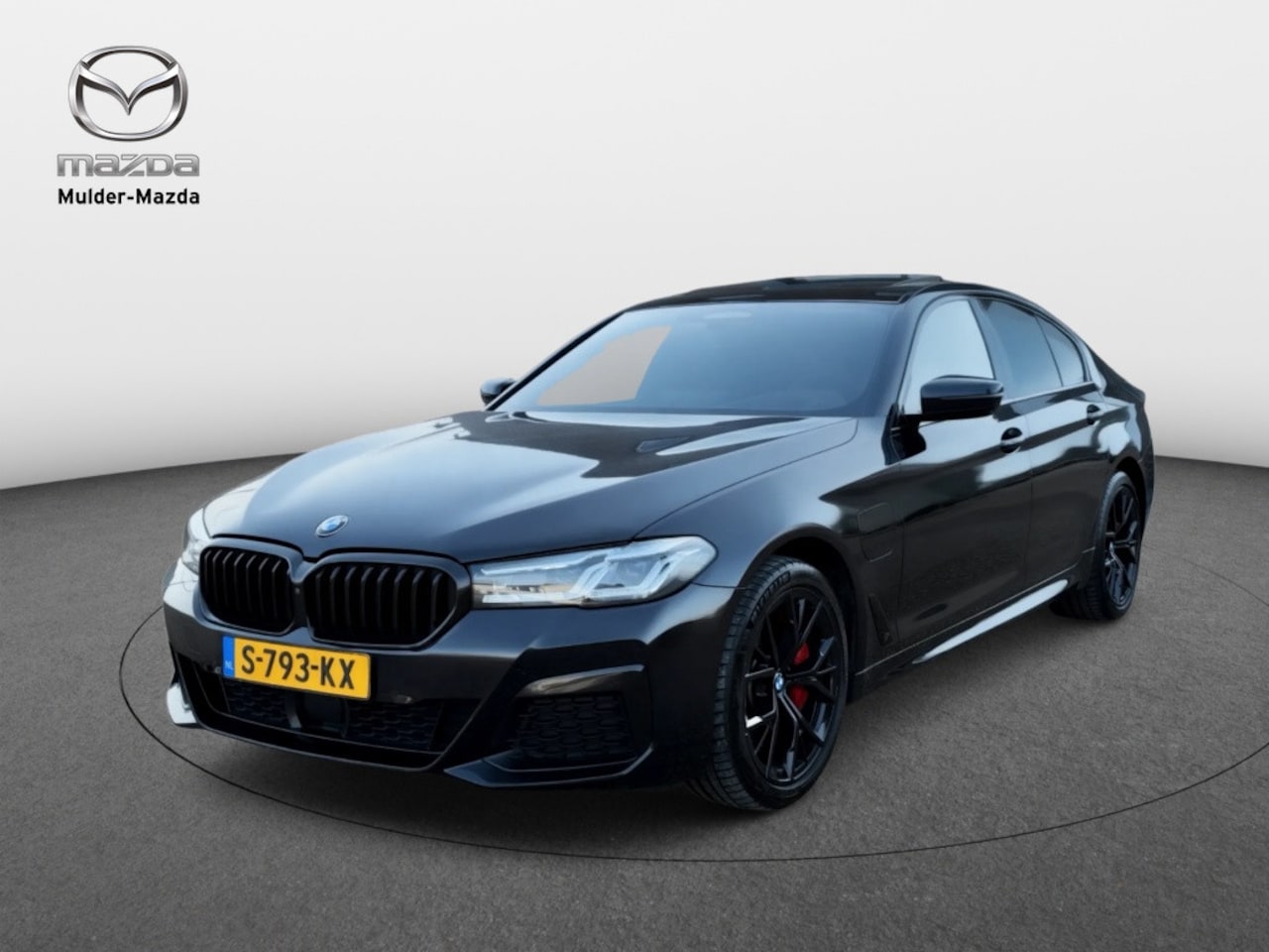 BMW 5-serie - 545e xDrive High Executive M-pakket | Panoramadak - AutoWereld.nl